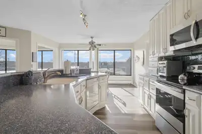 Image de Spacious 2 Br Condo | Downtown Charlevoix | Indoor/Outdoor Pool | Jet Tub