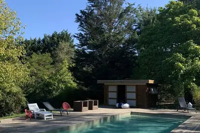 Image de Charmante villa en lisière de forêt avec piscine chauffée à 20mn de Paris