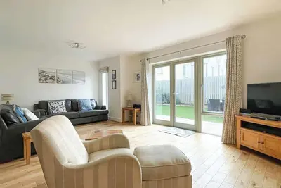 Image de Spacious & stylish holiday home, sea views!