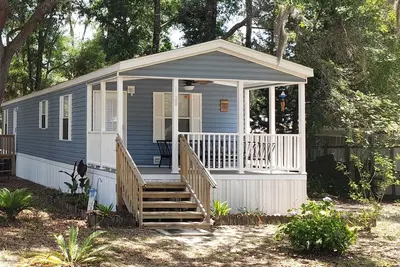 Image de Cottage located in a local fish camp with boat parking.