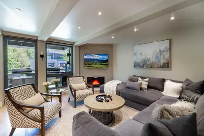 Image de Luxurious 2br 2ba with Breathtaking Views & A/C!