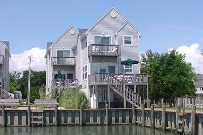 Image de Lighthouse View- 2br | Waterfront | Boat Dock