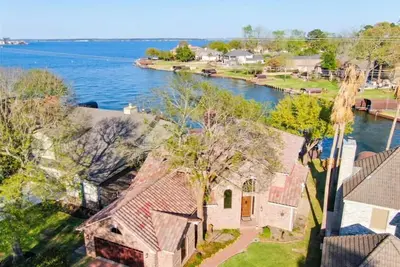 Image de Experience Paradise On The Lake - 3 bedroom\/3. 5 bath with Pool and Jacuzzi