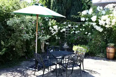 Image de The Garden Apartment -Appartement-Salle de bain privée séparée