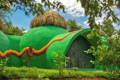 Image de Green Moon Lodge - maison magique et artistique à proximité de plages exquises