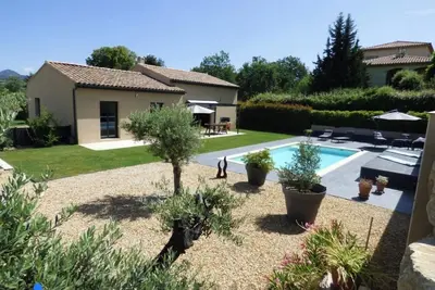 Image de Maison  avec piscine privée