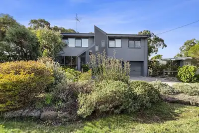 Image de Picturesque and Treed Surroundings