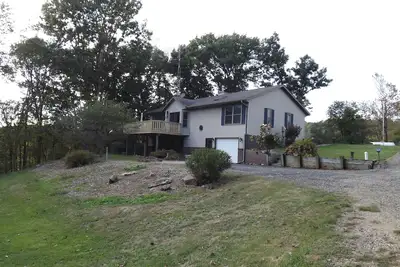 Image de Driftless Area Country House: large deck, spring fed creek, Amish area