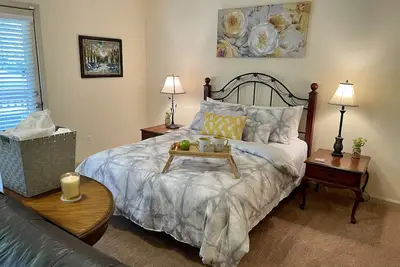 Image de Heart of Stone Mountain - Sleeps  4 with ever aspect of comfort in mind!