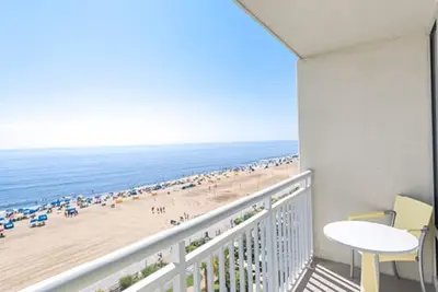 Image de 2br Retreat with 2 Oceanfront Balconies at Hilton Ocean Beach Club Resort