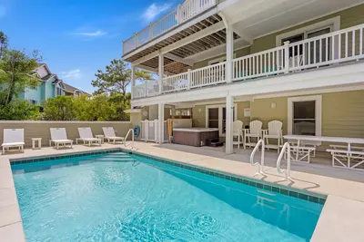 Image de 1010 Sea the Light * Private Pool & Hot Tub * Dog Friendly * 9 Min Walk to Beach