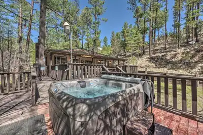 Image de Tranquil Cabin w/ Stream & Deck Near Dtwn Ruidoso!