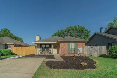 Image de Welcoming Woodmere Wonder, WiFi, Pool & Parking