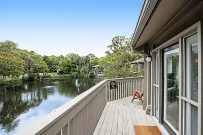 Image de Lakefront home with lagoon view, deck & Ac - close to beach, golf, & pools