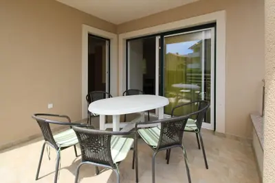 Appartement de deux chambres avec la terrasse Baska, Krk (A-18845-a)