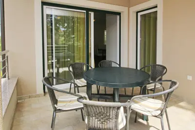 Image de Appartement de deux chambres avec la terrasse Baska, Krk (A-18845-b)