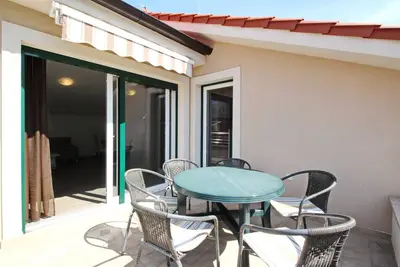 Appartement de deux chambres avec la terrasse Baska, Krk (A-18845-f)