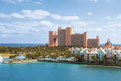Image de Beautiful Harborside Resort Atlantis, full access to Atlantis property, watch t