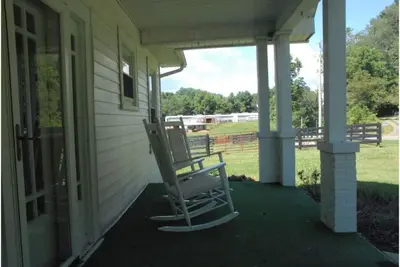 Image de Mark of Design Farmhouse Retreat