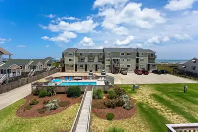 Image de Sw17 Seawalk Seventeen * Semi-Oceanfront * Community Pool * Walk to Shops & Dining