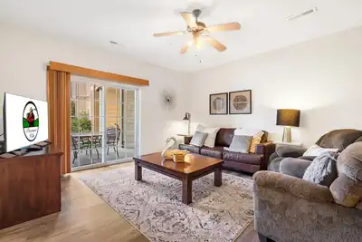 Image de Golfside Getaway • 2br Condo with Pool & Perks