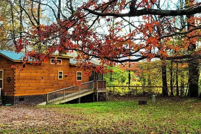 Image de Luxury tiny cabin on the Valley River with mountain views.