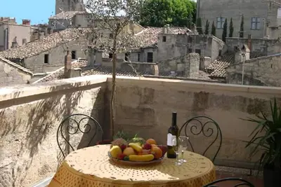 Image de « Artist's apartment » avec terrasse au cœur d' Uzès, , France