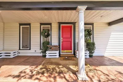 Image de 1908 Victorian Farmhouse (Unit B)