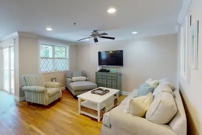 Image de Steps to Beach, Heated Pool Access