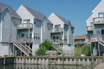 Image de Sea Star- Waterfront w/ Boat Dock & Lighthouse Views