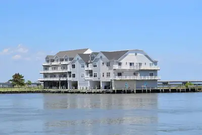 Image de Seabright- Waterfront w/ Shared Deep Water Dock