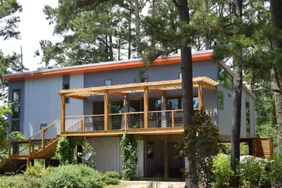 Image de Tin Cup Palace- Community Boat Launch, Fire Pit & Screened Porch