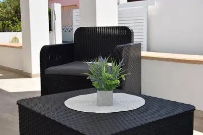 Image de A stone's throw from the sea