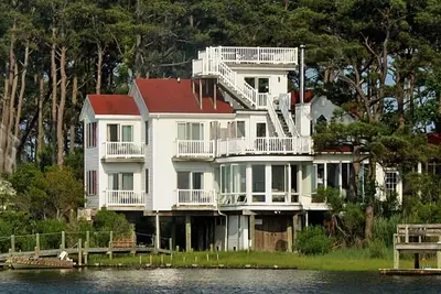Image de Wildcat Cove- Luxury Waterfront Home w/ Private Dock On Chincoteague Bay