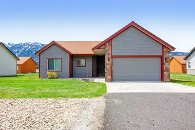 Image de Pleasant home with mountain views & fireplace - dog, family & fisherman friendly