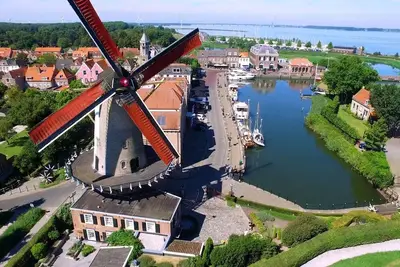 Image de Royal windmill d'Orange Molen at the waterfront