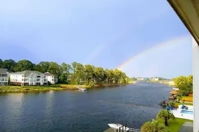 Image de Waterway Front 2br 2ba Furn Condo 90-365 Nights Pool Dock Boat Ramp Aug 31 avail