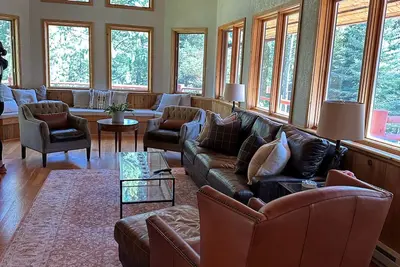 Private, Spacious Retreat 5 minutes South of Wilson! Discounts for long stays!
