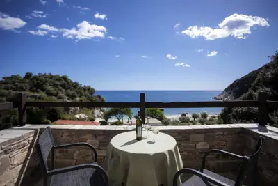 Image de Studios for 3 adults or 2 adults + 2 children with balcony or terrace with panoramic sea view