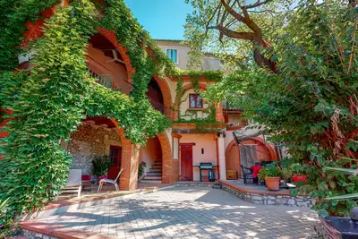 Image de Grande Maison de CARACTÈRE, Grande Piscine et parc, proche St Guilhem le Désert