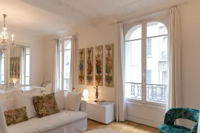 Image de White Sacré Character, Light & Local Rhythm 2-Bedroom in Montmartre