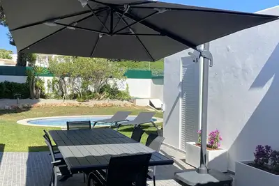 Image de Très belle maison avec jardin et piscine privée  proche de la plage