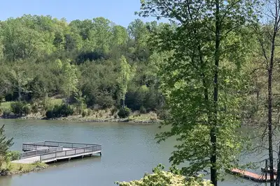 Image de Lakefront, ground level…book your summer vacay now! !