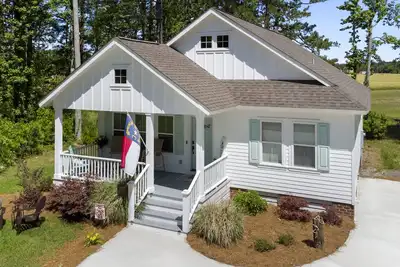 Image de Duck's Roost Cottage - Cozy and Convenient!