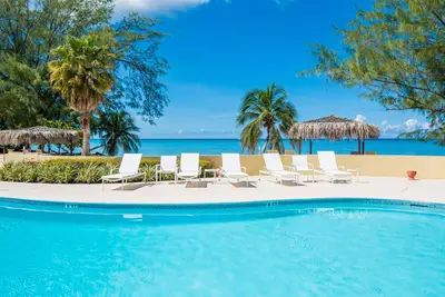 Image de Awesome Beach Condo on Perfect Seven Mile Beach! Newly Renovated!