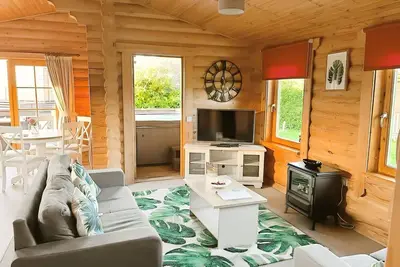 Image de A luxury log cabin that sleeps 4 guests in 2 bedrooms