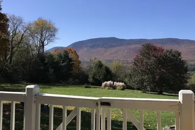 Image de Beautiful well kept home minutes to town with wonderful views.