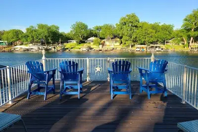 Image de Sunrise Cottage! On open water Lake Lbj! Beautiful shade trees! Amazing view!