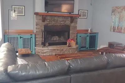 Image de Little House in the Valley - Dog Friendly and Harley Friendly with Hot tub!