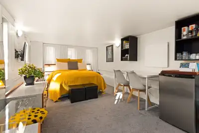 \"66\" Private Studio on Bluff Hill